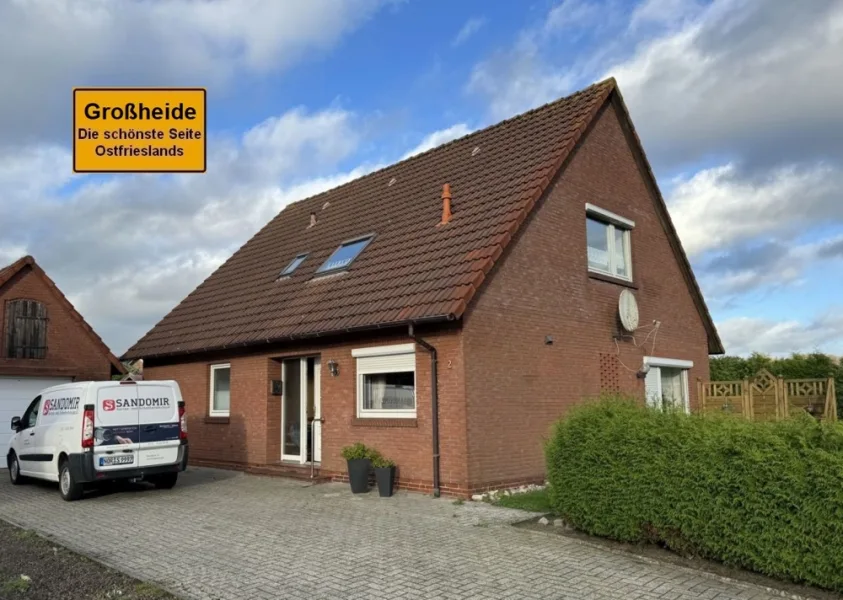 7875 Titelbild mit Ortsschild - Haus kaufen in Großheide - Grundsolides, äußerst gepflegtes Einfamilienhaus m. viel Platz und zahlreichen Nutzungsmöglichkeiten