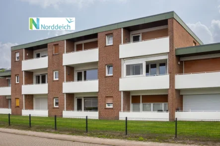 7896 Titelbild mit Ortsschild - Wohnung kaufen in Norden - Ansprechende Erdgeschoss-Ferienwohnung mit Inventar in vielleicht bester Lage von Norddeich!