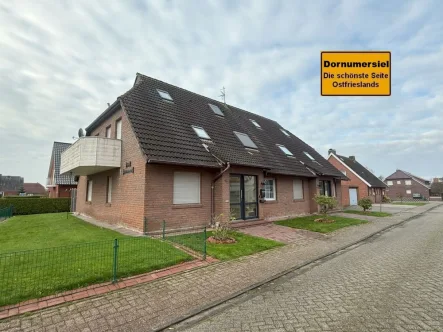 7923 Titelbild mit Ortsschild - Wohnung mieten in Dornumersiel - Möblierte Zwei-Zimmer-Wohnung in ruhiger und dennoch zentraler Lage von Dornumersiel!