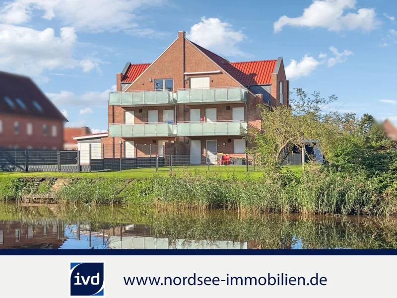 Ansicht Wasser - Wohnung kaufen in Dornum / Dornumersiel - Kapitäns-Wohnung mit 86 m² Neubau A+ direkt am Wasser in Dornumersiel