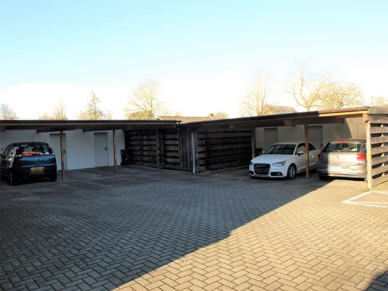 Carport hinterm Haus