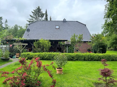 Seitenansicht - Haus kaufen in Stadland - Dörfliche Immobilie mit schönem Grundstück