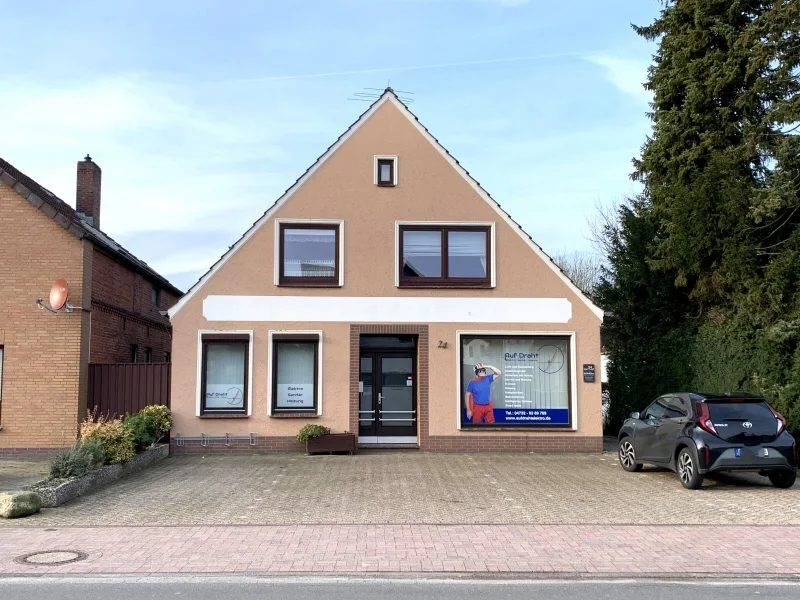 Vorderansicht - Zinshaus/Renditeobjekt kaufen in Stadland - Wohn- und Geschäftshaus in zentraler Lage von Rodenkirchen