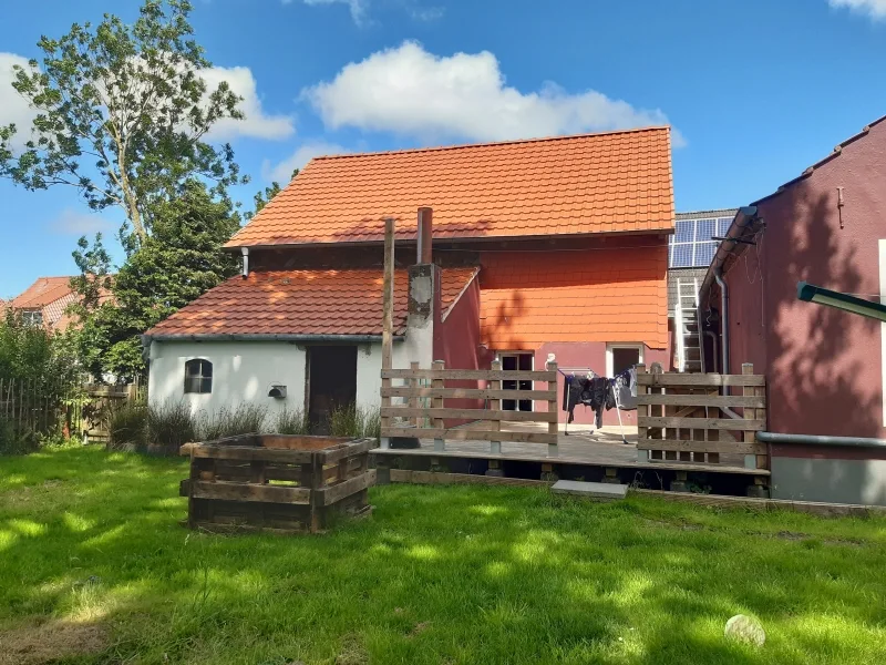 Rückansicht, Stall und Terrasse