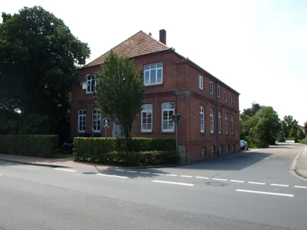 Vorderansicht - Wohnung kaufen in Butjadingen - Schöne Wohnung im historischen Gebäude