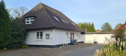 Butjadinger Str 19 a - Haus kaufen in Butjadingen - Großzügiges Ferienhaus mit 4 Wohneinheiten an der Nordsee