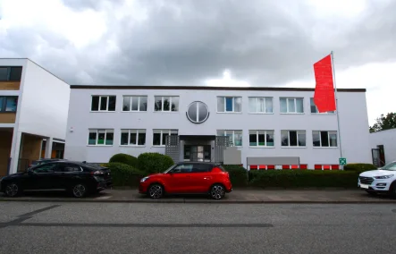 Titelbild Gebäudeansicht - Büro/Praxis mieten in Hamburg - Repräsentatives und helles Büro mit großzügiger Raumaufteilung im 1. OG!