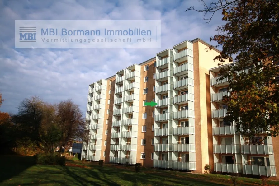 Titelbild Hausansicht - Wohnung kaufen in Norderstedt - Tolles Single-Appartement in gepflegter Wohnanlage an Hamburger Grenze!!