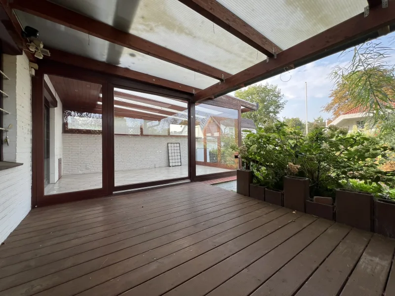 Terrasse, Blick zum Wintergarten