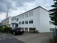 Gepflegtes Bürogebäude