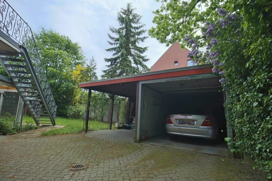 Garage und Freiplätze