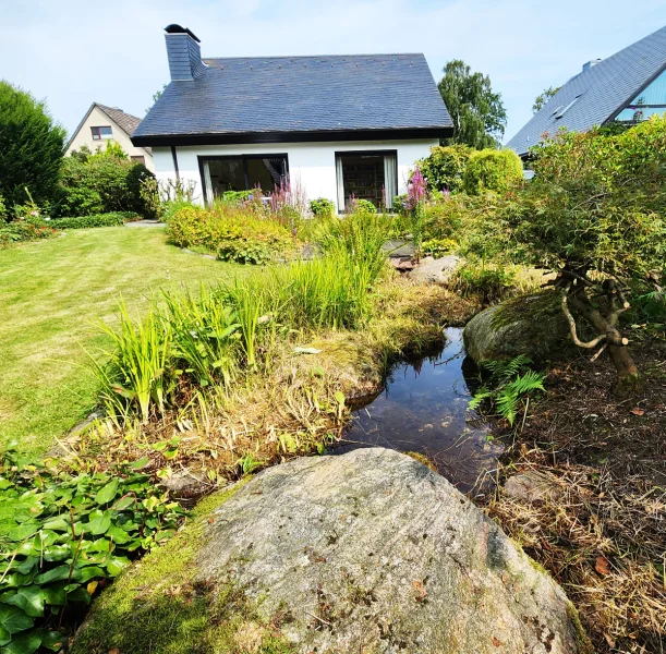 Garten mit Gartenteich