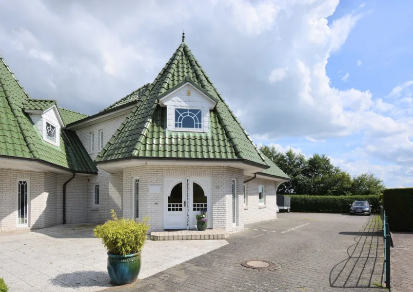 Repräsentatives Praxis- oder Bürohaus - Büro/Praxis mieten in Barmstedt - Repräsentatives Gewerbeobjekt in Barmstedt als Büro oder PraxisREPRÄSENTATIV-HELL-MODERN