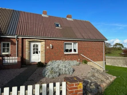 Gartenansicht - Haus kaufen in Nordstrand - Doppelhaushälfte auf einem alten Binnendeich mit weiter Sicht