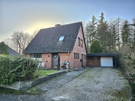 Ansicht Straße - Haus kaufen in Jörl - **Charmantes Einfamilienhaus am Waldrand in ruhiger Lage**