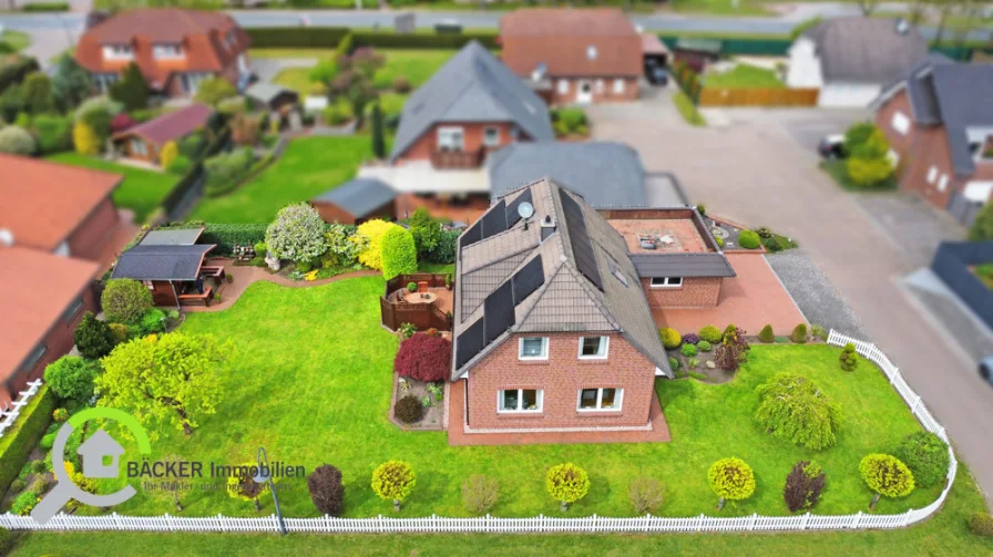 Gartenaufsicht - Haus kaufen in Wagenfeld - Top gepflegtes und modernes Haus in bester Lage von Wagenfeld. PV, Wallbox, Sauna,...