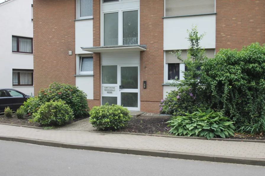 Hauseingang - Wohnung kaufen in Hasbergen - Sehr gepflegte ETW mit Sonnenbalkon in Top-Lage von Hasbergen-Gaste