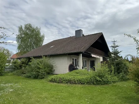 Außenansicht - Haus kaufen in Osterode am Harz - *Großes Einfamilienhaus mit Garage und Garten in beliebter Gegend*