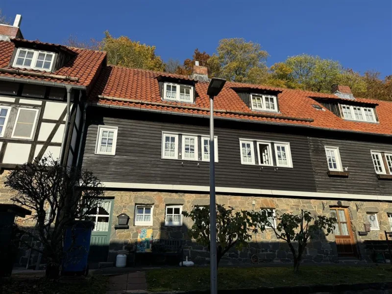 Außenansicht - Haus kaufen in Bad Grund , Harz - *Reihenhaus mit Garten und Garage in Harzer Siedlung*