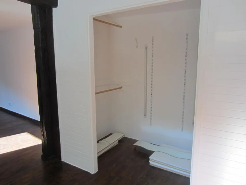 Kleiderschrank