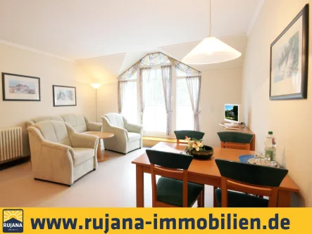 Wohn- und Essbereich - Wohnung kaufen in Binz - Ab ans Meer! 2 Zi. Appartement im idyllischen Ferienpark hinter den Ostseedünen im Ostseebad Binz / Insel Rügen by Rujana