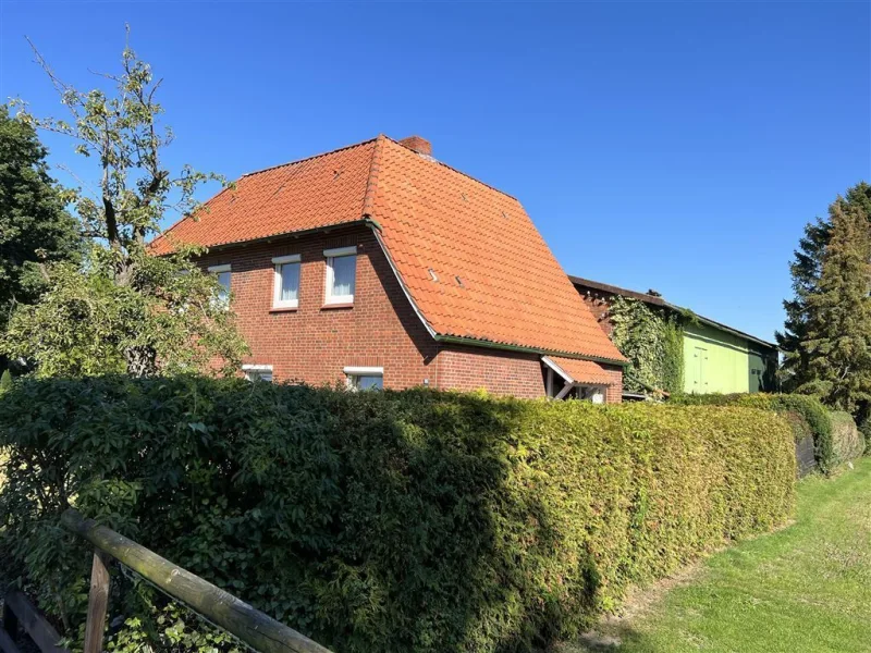 2 - Haus kaufen in Hemmoor  - Der Traum vom Resthof auf dem Land! Wohnhaus mit Stall und Weide!