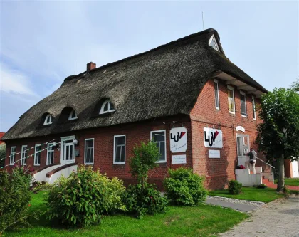 Haus LUV  - Haus kaufen in Krummendeich - Herrliches Reetdachanwesen m. Gastronomie und Wohnen.