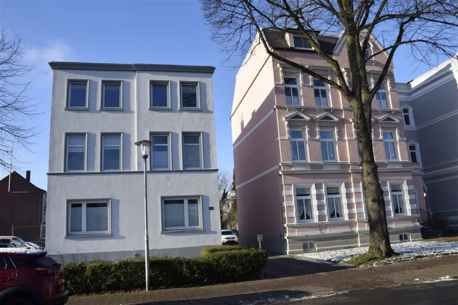 Renditeobjekt - Zinshaus/Renditeobjekt kaufen in Cuxhaven - 2 repräsentative Wohnhäuser mit insgesamt 8 Wohnungen.1a Lage Cuxhaven