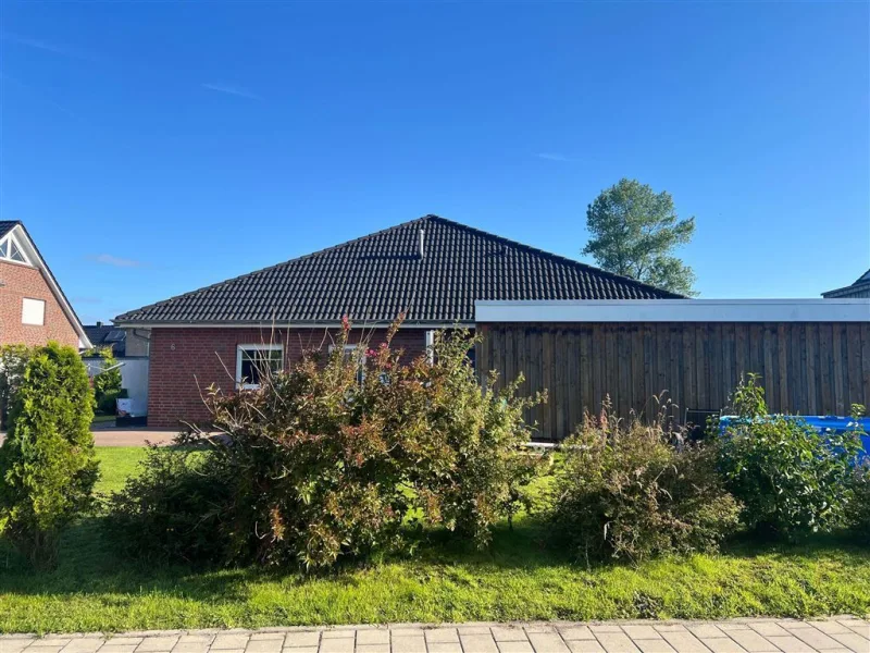 Leben im Nordseebad - Haus kaufen in Otterndorf , Niederelbe - Leben im Nordseebad Otterndorf! Moderner Doppelhaus-Bungalow mit schönem Grundstück!