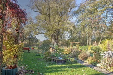 Gemütlicher Garten - Haus kaufen in Plön - VERKAUFT: Seegrundstück mit Doppelhaushälfte in der Plöner Innenstadt