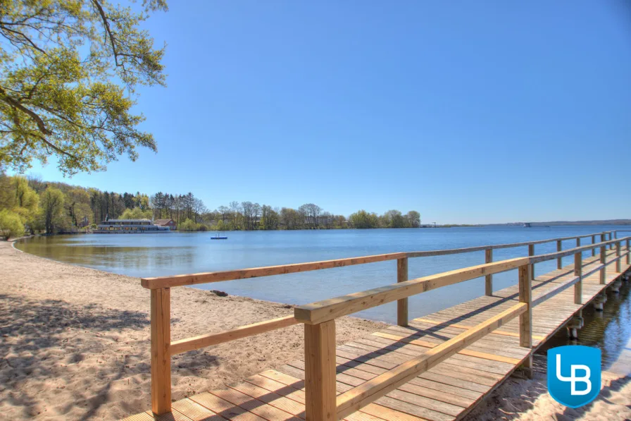 Badestrand - Wohnung kaufen in Plön - KAPITALANLAGE: 2,5 Zimmer-Appartement am "Großen Plöner See"