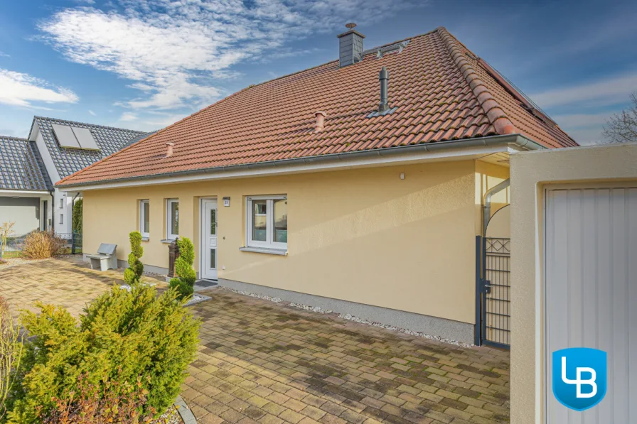 Hausansicht - Haus kaufen in Mölln - PROVISIONSFREI FÜR DEN KÄUFER: Alles auf einer Ebene: Idyllisches Wohnen in einem Bungalow in Mölln