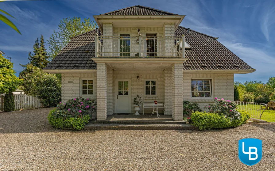 Großzügiges Ein- bis Zweifamilienhaus  - Haus kaufen in Kiel - Architektenhaus mit gehobener Ausstattung und großem Garten in ostseenaher Kieler Randlage.