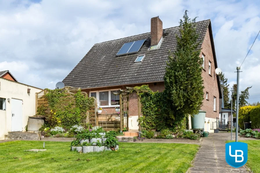 Rückansicht - Haus kaufen in Bosau / Hassendorf - Einfamilienhaus mit beeindruckend großzügigem Raumangebot und vielseitigen Nutzungsmöglichkeiten