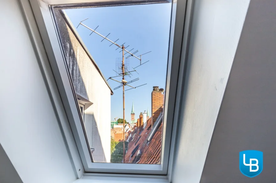 DG: Großes Fenster im Badezimmer