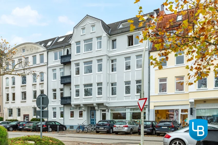 Vorderseite - Wohnung kaufen in Kiel - Altbauwohnung mit Blick auf den Nord-Ostsee-Kanal