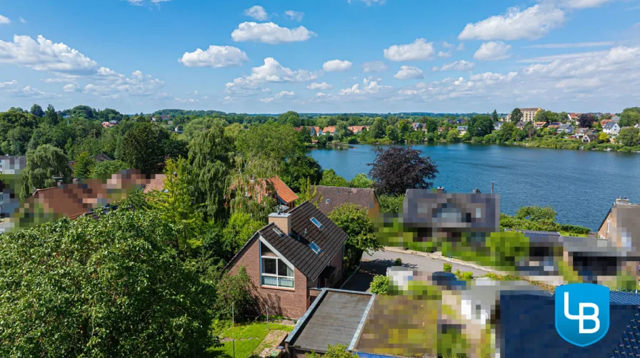 Dem See ganz nah - Haus kaufen in Plön - Dem See ganz nah - Einfamilienhaus mit Potential auf einem herrlichen Grundstück