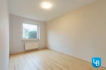 Platz für Bett und Schrank