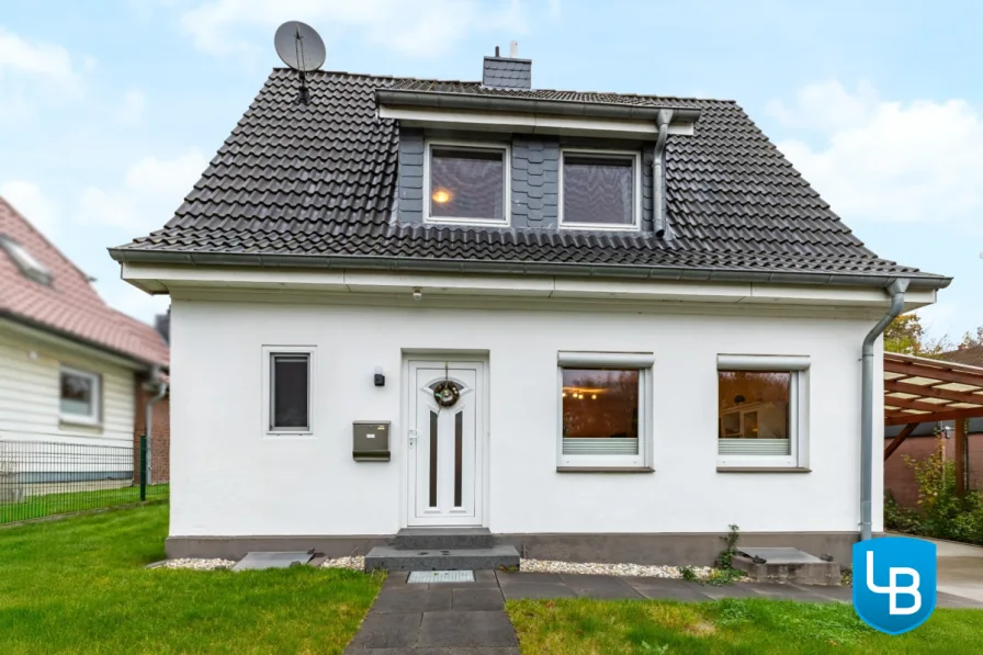 Hausfront - Haus kaufen in Plön - Charmantes Einfamilienhaus in Plön mit Terrasse und Carport