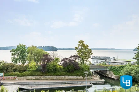 Toller Weitblick über den See - Wohnung kaufen in Plön - Modernisierte 4-Zimmer-Wohnung mit beeindruckendem Weitblick über den Großen Plöner See!