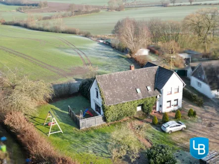 Hausansicht - Haus kaufen in Hutzfeld - Charmantes Zweifamilienhaus mit viel Potenzial in der Gestaltung und Nutzung