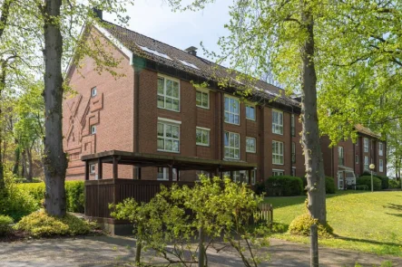 Preetz - Wohnung im Park - Wohnung mieten in Preetz - Preetz-Mühlenberg: 3-Zimmer-Wohnung mit Loggia und Carport