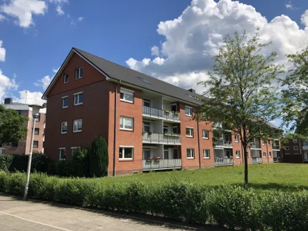 Gepflegtes Mehrfamilienhaus - Wohnung mieten in Preetz - Sonnige 3-Zimmer-Wohnung in Preetz