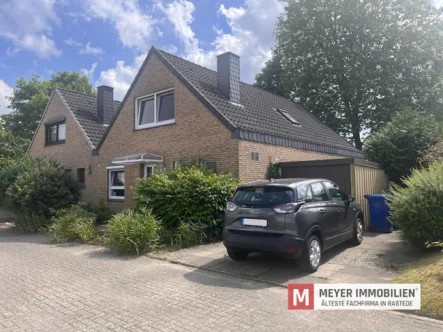 Objektansicht - Haus kaufen in Rastede - Bezugsfreie Doppelhaushälfte mit kleinem Garten und Garage in Rastede-Wahnbek (Obj.-Nr.: 6407)