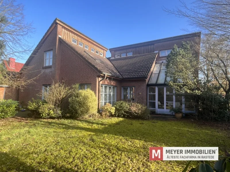 Objektansicht - Haus kaufen in Rastede - Großzügiges Architektenhaus im Herzen von Rastede (Obj.-Nr.: 6425)