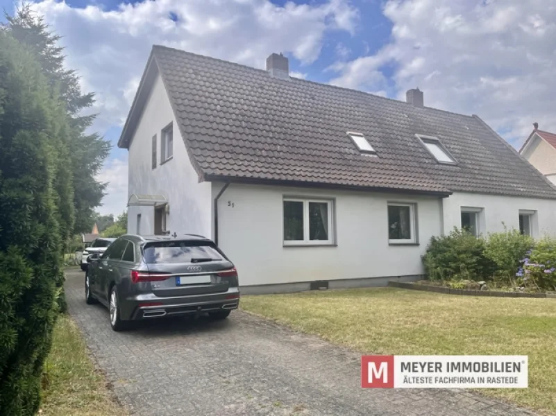 Objektansicht - Haus kaufen in Oldenburg / Alexandersfeld - Teilmodernisierte Doppelhaushälfte mit Garage und großzügigem Grundstück in OL-Alexandersfeld (Objekt-Nr.: 6455)