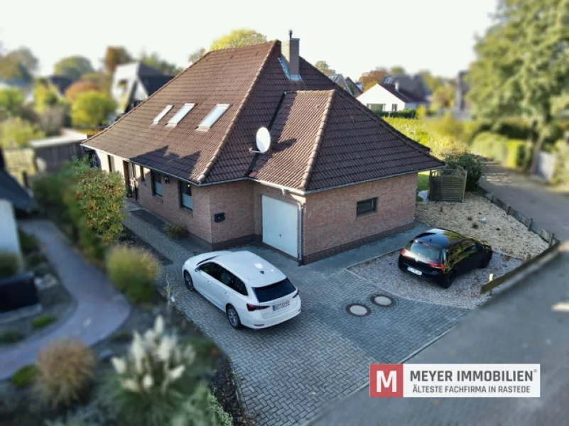 Objektansicht - Haus kaufen in Rastede - Herrliche Lage - Bungalow mit ausgebautem Dachgeschoss auf Erbpachtgrundstück in Rastede (Obj. Nr.: 6460)