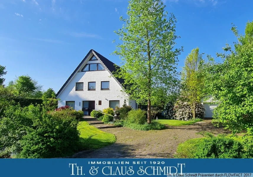 Blick auf das herrschaftliche Wohnhaus - Haus kaufen in Ovelgönne Grossenmeer - Großes Wohnhaus mit 9 Zimmern und möglichem Bauplatz in Großenmeer nahe Oldenburg