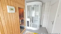 Sauna mit Komfortdusche im Obergeschoss