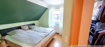 Schlafzimmer mit Ankleideraum